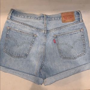 Levi high waisted light washed shorts
